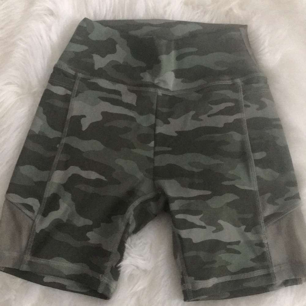 🔥PINK VICS SECRET BIKER SHORTS🔥 - Picture 4 of 8